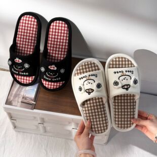 ��ϵ�ɐ�С������Ҿ��҃�һ����Ь�⴩�p�����m�ٴ�r����H��Ь