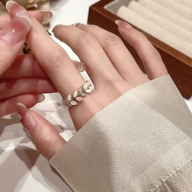 new fashion golden inlaid Zircon Tulip shape adjustable Ring