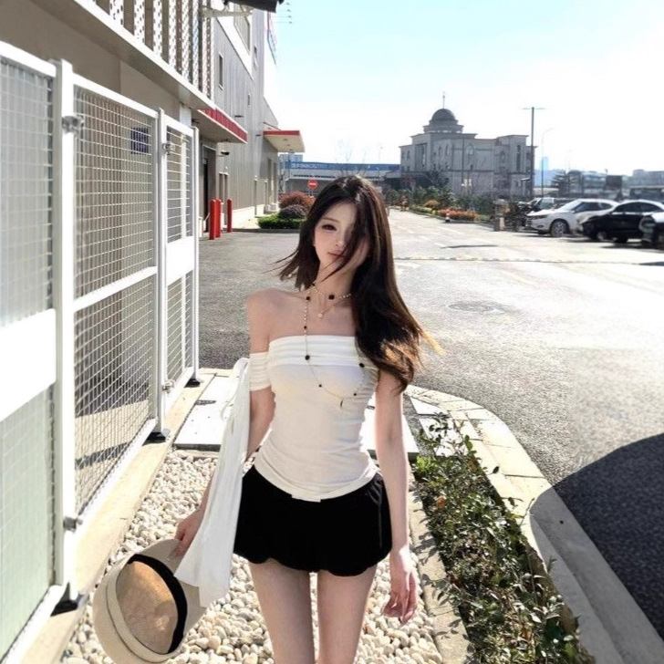 One-Shoulder Ribbon White Short-Sleeved T-Shirt for Women in Summer Slim Design Chic Sexy Slimming Look Short Top