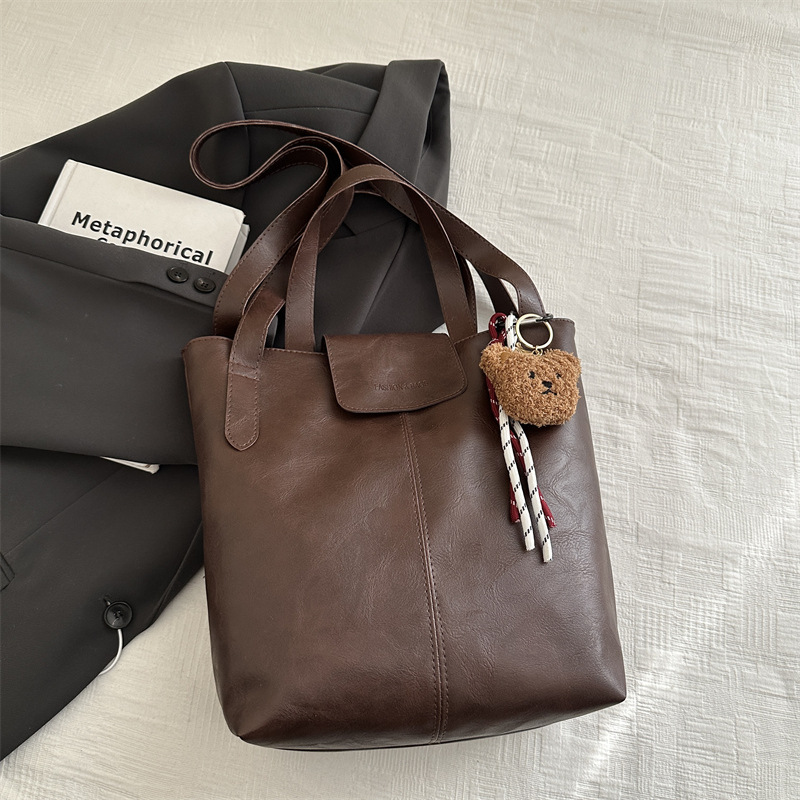 Alto sentido retro bolso de transporte de invierno 2024 nuevo versátil este año popular bolso de mano bolsa ocio