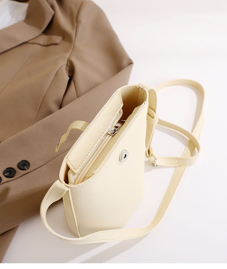 Women's Pu Leather Solid Color Basic Bucket Zipper Buckle Phone Wallets display picture 11