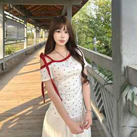 【40支酷丝绵1×1】美式爱心满印花斜露肩t恤女修身绑带甜辣妹上
