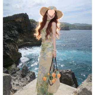 绿色茶歇法式碎花连衣裙女夏季新款上衣包臀裙海边度假三件套氨纶