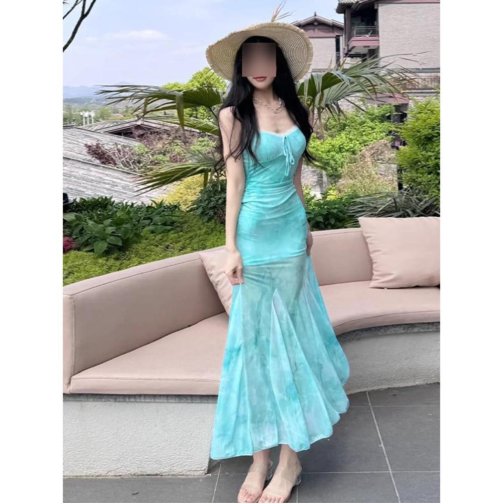 해변 휴가 부드러운 스타일 녹색 꽃무늬 서스펜더 드레스, 아름답고 독특하며 아름다운 허리와 엉덩이를 감싸는 여성용 비치 드레스