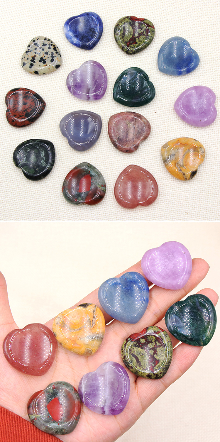 Creative Fashion Natural Crystal 30mm Love Massage Stone display picture 1