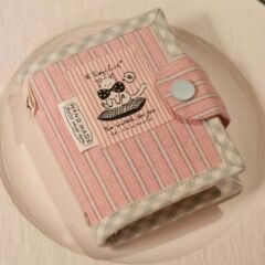 小紅の本の同じタイプの猫の粉のストライプのm 5のバインダーの手帳の古風の古い土布の学生はポケットの本を携帯します。