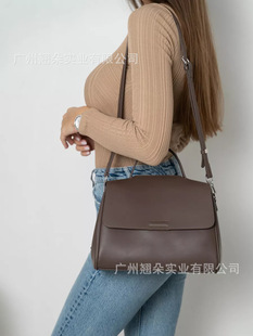 Elegant demi-season handheld shoulder bag, capacious one-shoulder bag, western style, bright catchy style, high-quality style