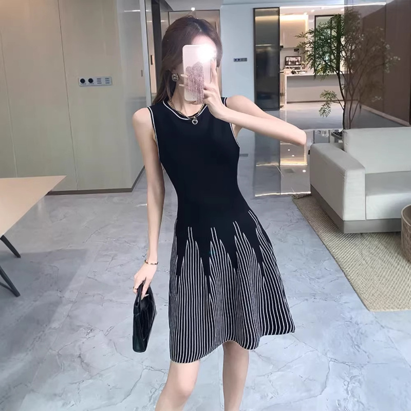 European and American Style Simple Sleeveless Round Neck Striped Knit Dress for Women, Summer Waist-Cinching Design, Niche Fairy-Style Mid-Length Dress