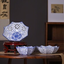 青花镂空陶瓷果盘复古花卉纹家用果盆客厅装饰摆件景德镇青花瓷盘