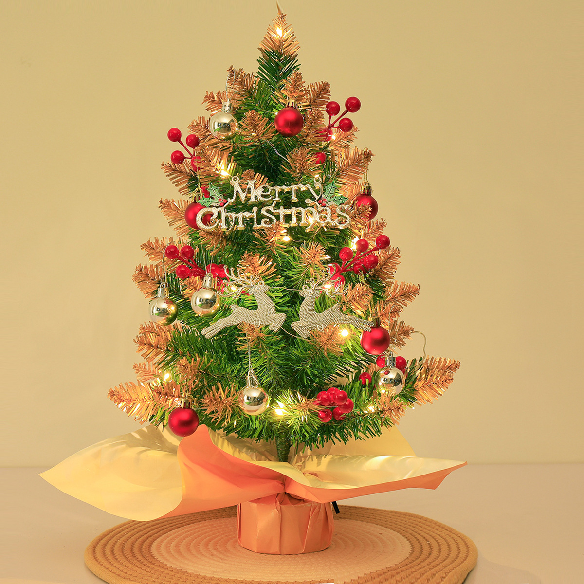 Nuevo set de decoración de mesa con mini árbol de Navidad de PVC pintado en oro, de venta caliente transfronteriza 2026.