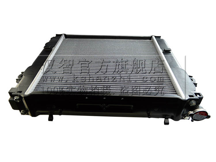 Tanque de agua de la carretilla elevadora de aluminio hidráulico 16410 - 13650 - 71 adecuado para el conjunto del radiador de la carretilla elevadora Toyota 6FD10 / 15