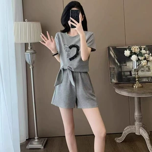 Комплект из футболки и шорт спортивный