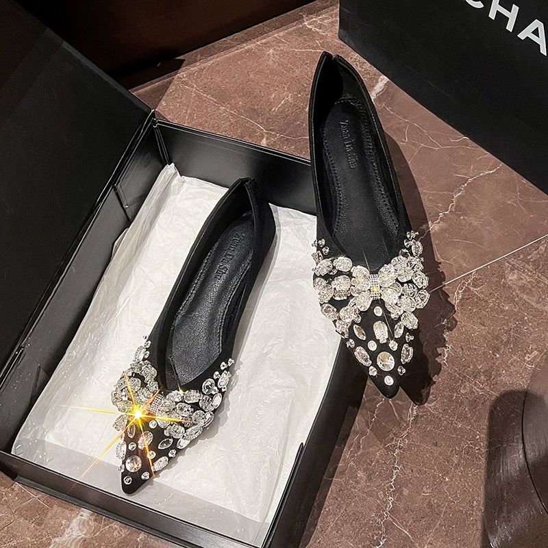 Новые женские туфли 2025 года: французские балетки с острым носком, украшенные стразами, в стиле «вечерний бриз», большие размеры 41-43