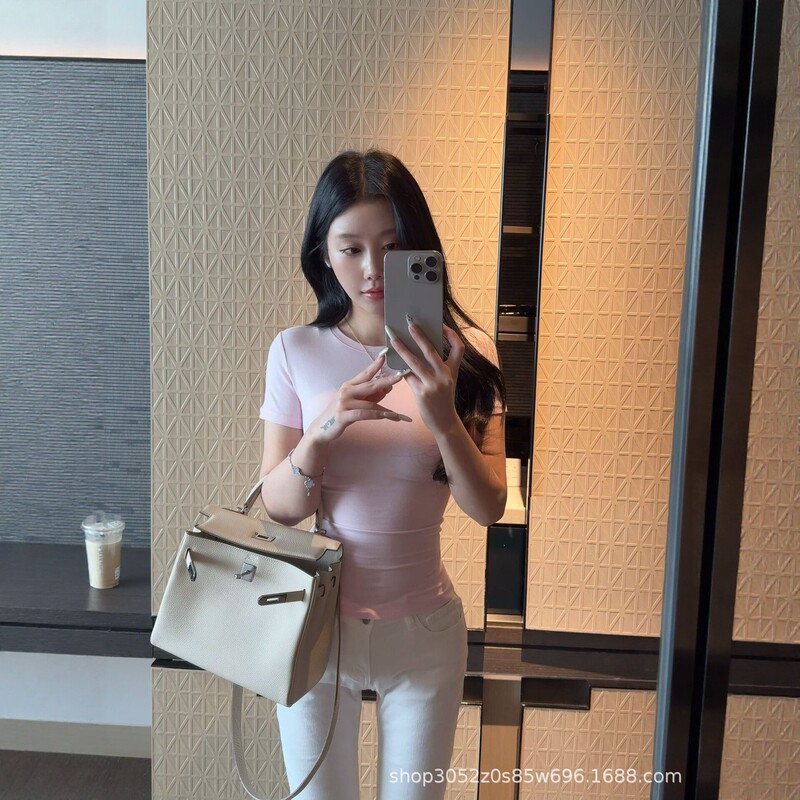 Slim-Fit, Flattering, Regular-Shoulder Short-Sleeve T-Shirt for Women, New Summer Style, Versatile Solid Color Top, Tight-Fitting Base Shirt