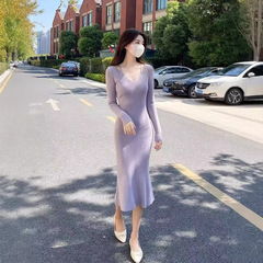 紫色v领针织连衣裙子女春秋法式收腰鱼尾长裙修身打底包臀毛衣裙