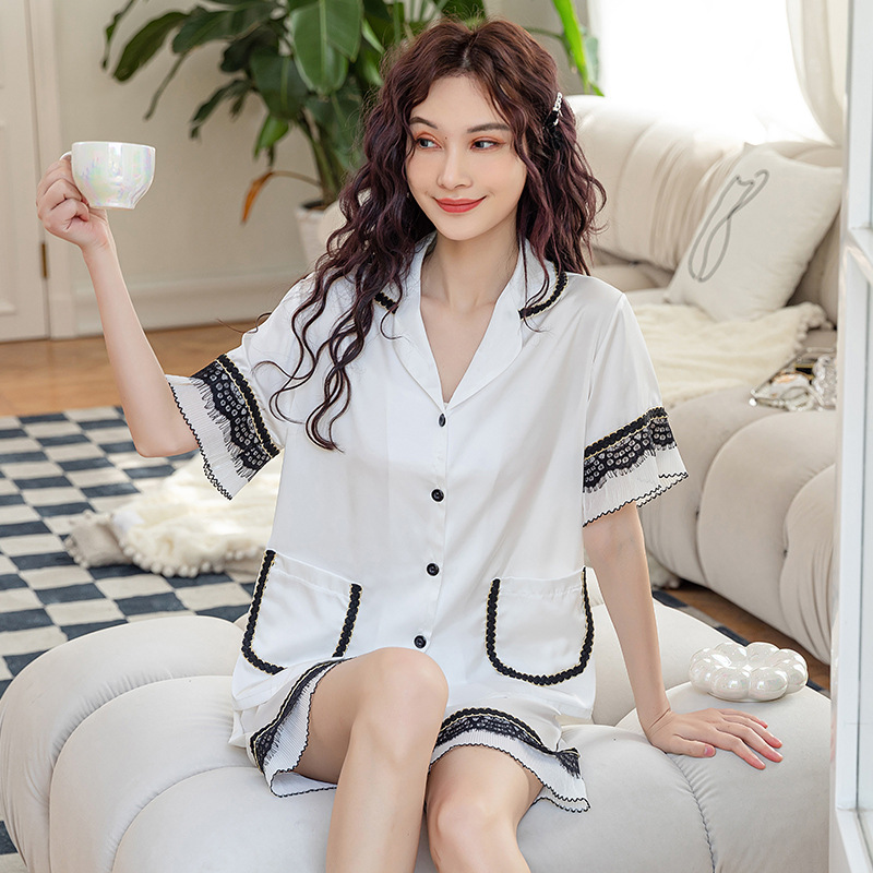 Nuevos pijamas de seda de hielo de alta gama para mujer, traje de solapa fina de manga corta con empalme de encaje de verano, ropa de moda para el hogar