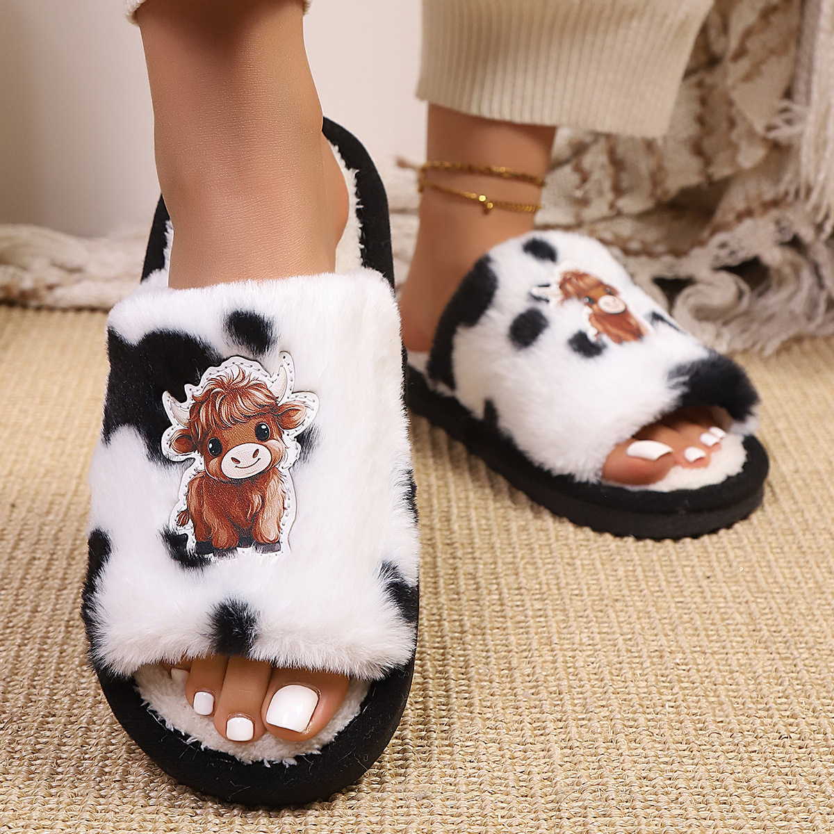 Zapatillas transfronterizas de abertura de lana de otoño y invierno para mujeres antideslizantes interiores de fondo grueso para el hogar de algodón peludo de luna image 3