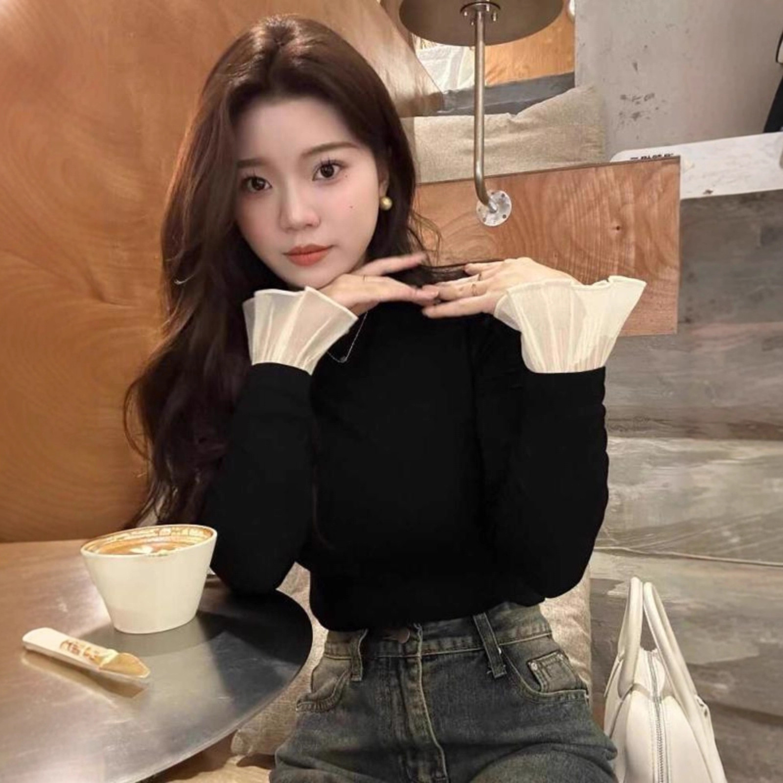 Pure Desire Lazy Style Black Half Turtleneck Brushed Bottoming Shirt for Women in Autumn and Winter Design with Bell Sleeves and Velvet Top