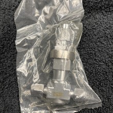 (1)世伟洛克B-2MG黄铜中流量计量阀1/8英寸管接头全新节省