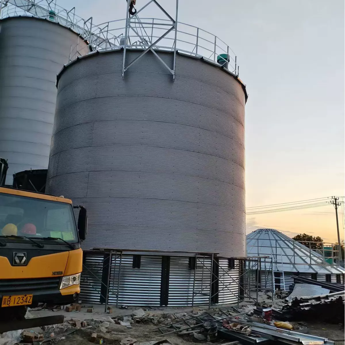 100吨粮食储存仓生产厂家饲料厂用密封好施工便捷