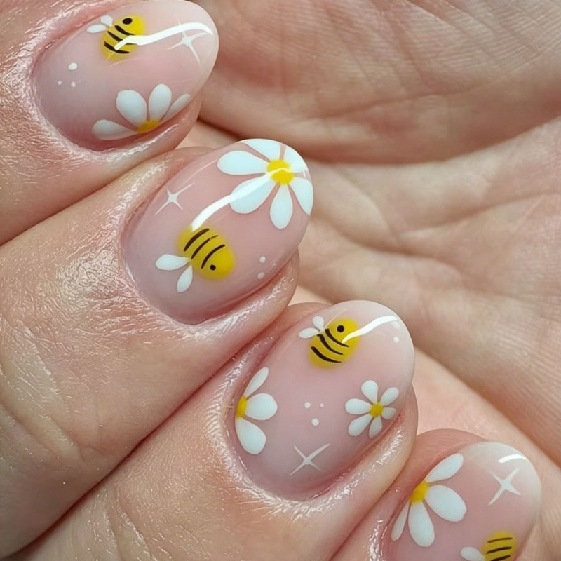 Cross-Border Popular Wearable Nails with Bee and Flower Designs, Cute Pastoral Style, Simple Almond-Shaped Press-On Fake Nails