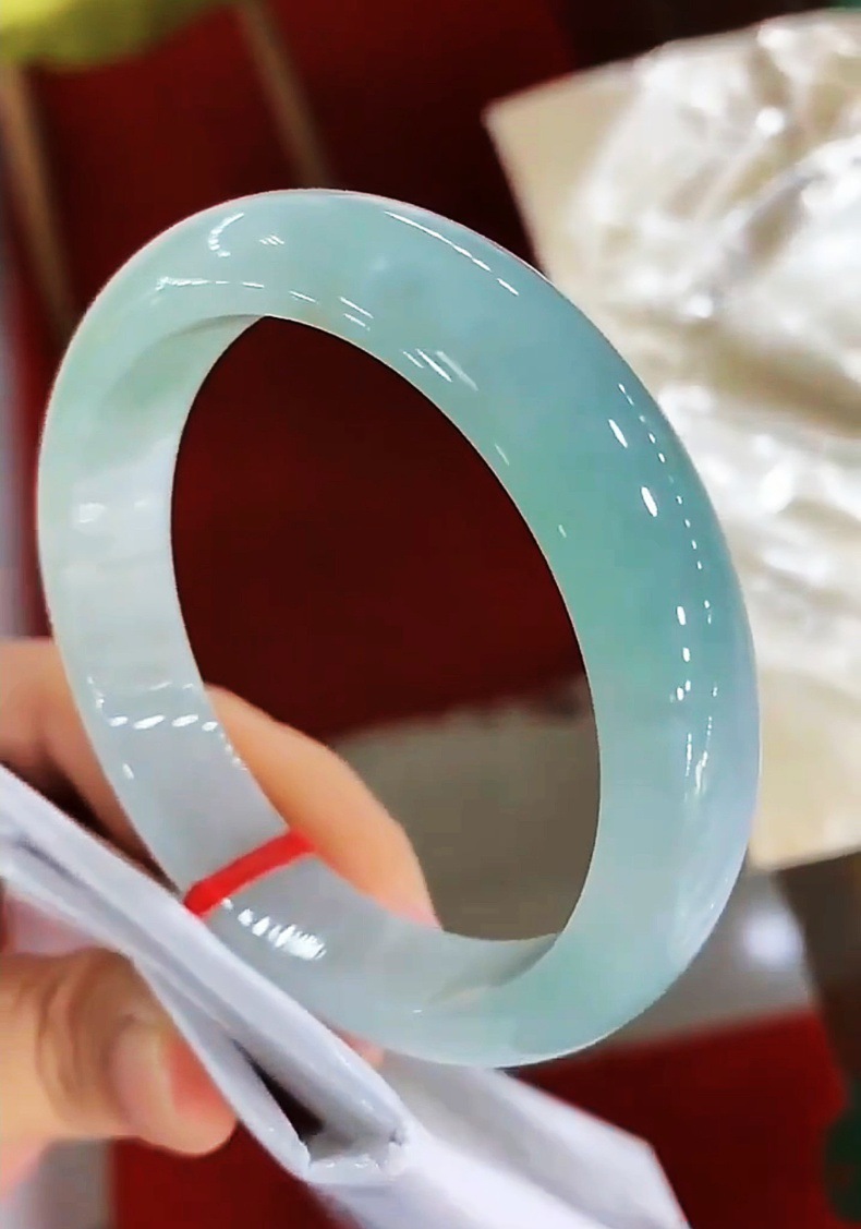 Vòng tay ngọc bích tự nhiên A Miến Điện màu xanh nhạt cao cấp có giấy chứng nhận chi tiết 5