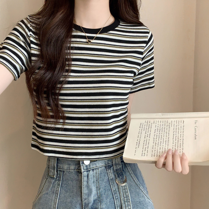 New Striped Short-Sleeve T-Shirt for Women 2025 Summer Slim-Fit Design Trendy Short Round-Neck Knit Top New Striped Short-Sleeve T-Shirt for Women 2025 Summer Slim-Fit Design Trendy Short Round-Neck Knit Top