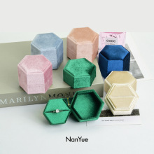 亚马逊热卖天鹅绒饰品盒新款六边形结婚对戒盒小巧精致戒指收纳盒