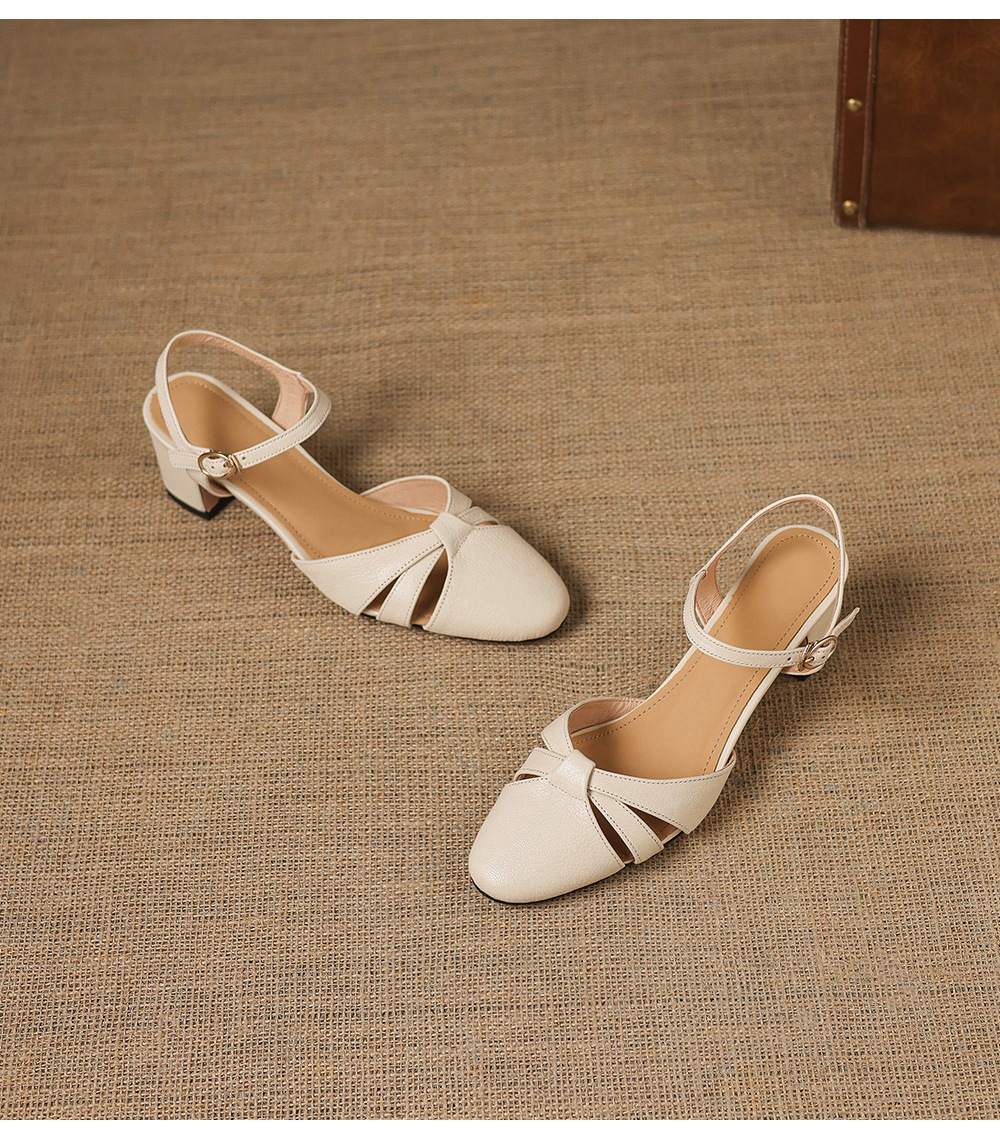 Sandal nữ quai ngang mũi kín gót vuông ổn định — màu be chi tiết 25