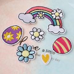 Embroidered patches with cute rainbow flowers and hearts, for clothing decoration