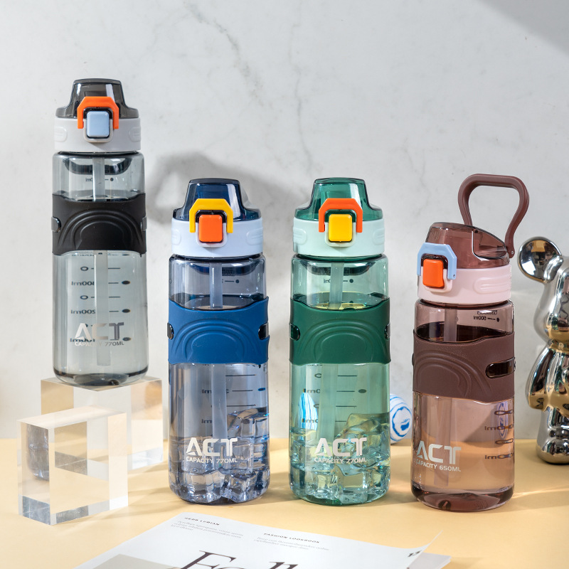 Yitong Fashion Sports Plástico Taza de agua portátil para estudiantes y niñas Tapa de rebote Tapa de botella de agua de gran capacidad con escala al por mayor