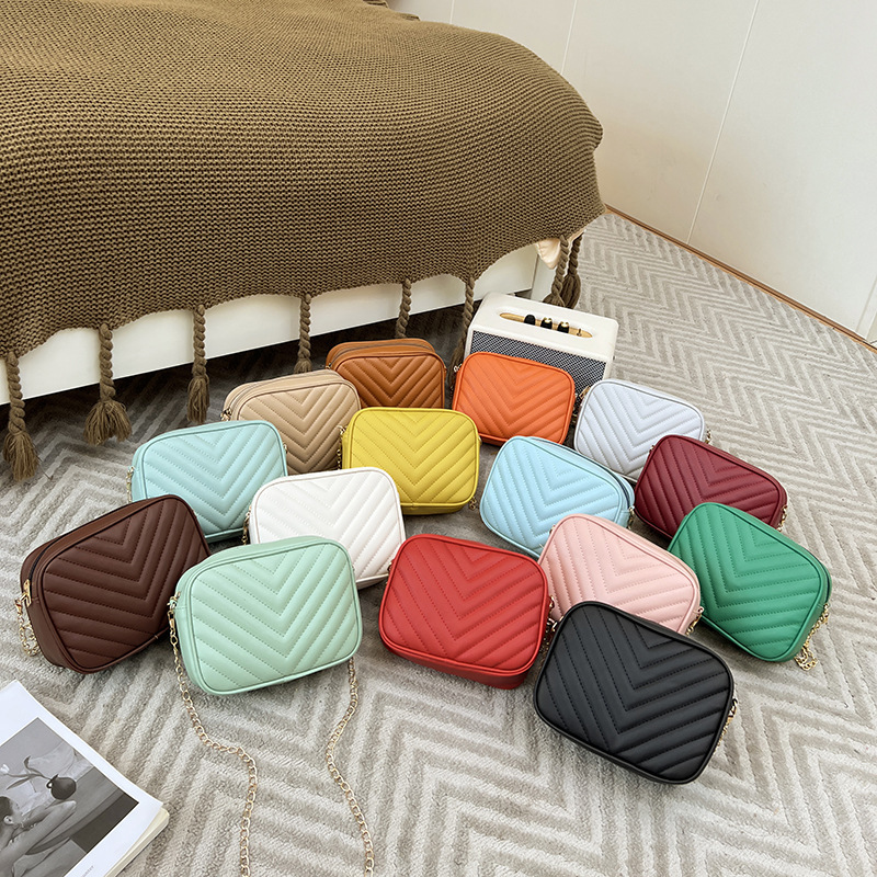 2023 nuevo bolso coreano universal moda ocio cadena bolso de hombro V bordado camerasa mochila image 1