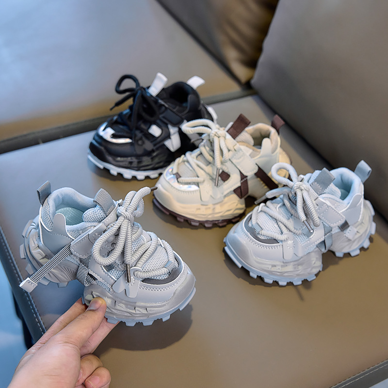 Zapatos deportivos para niños con suela suave 2025, otoño nuevo tipo de zapatos respirables para niños, zapatos de corrida antideslizantes para niñas