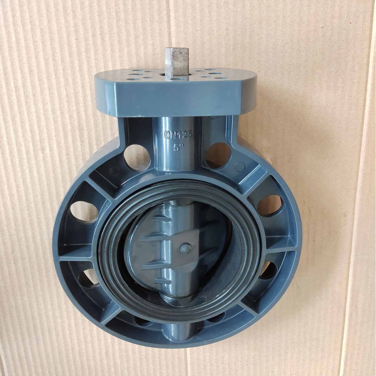 UPVC无头蝶阀 可方轴 可圆轴带键槽 可装电动执行器 2“--16”