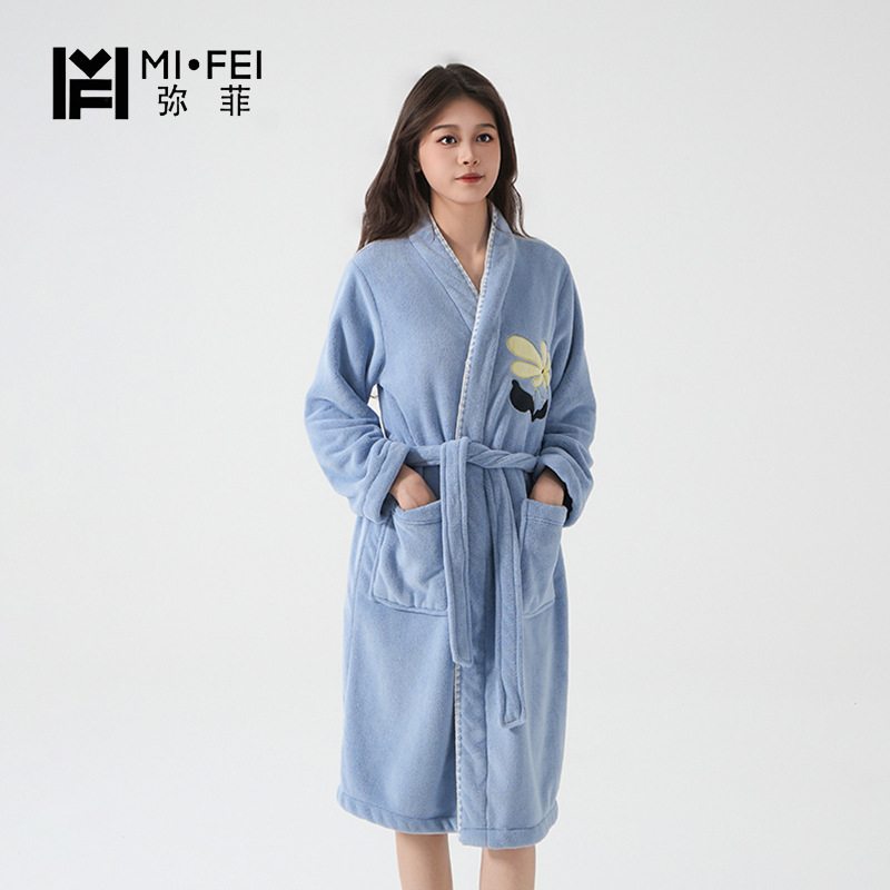 Coral Velvet Bathrobe for Women, Adult V-Neck Long Style Home Wear, Hotel Bathrobe, Thickened, Absorbent, Can Be Used as a Bath Towel or Sleep Robe Coral Velvet Bathrobe for Women, Adult V-Neck Long Style Home Wear, Hotel Bathrobe, Thickened, Absorbent, Can Be Used as a Bath Towel or Sleep Robe