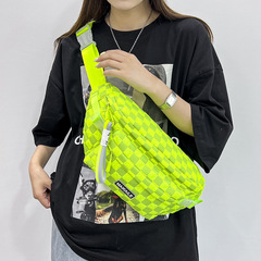 胸包女日系休閒百搭大容量斜挎包小眾設計棋盤格腰包手機包小包包