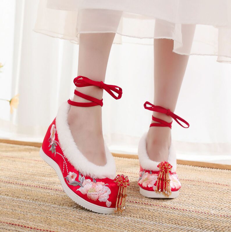 Autumn and Winter New Style Velvet Inner Heightening Toe Embroidered Shoes, Ancient Style Shoes, Women's Han Dynasty Shoes, Versatile with Ancient Costumes