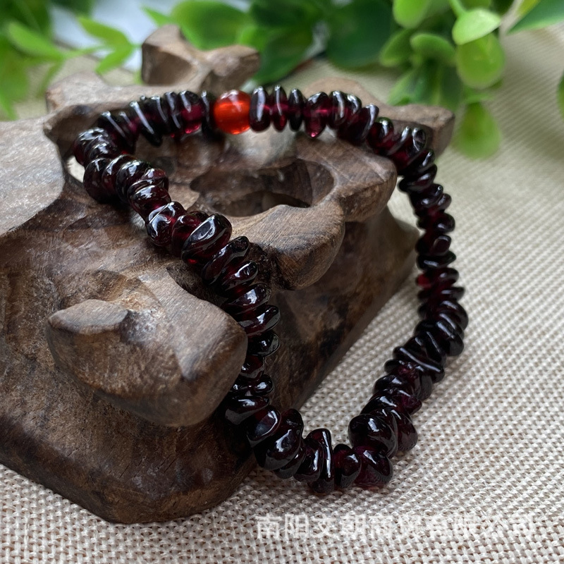 Garnet bracelet ladies small fresh 10 yuan model wholesale live gift will sell exhibition stall supply Garnet bracelet ladies small fresh 10 yuan model wholesale live gift will sell exhibition stall supply