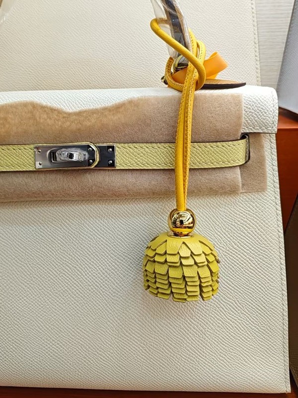 新品春夏新款真皮彩色花朵松果配饰包包配件后视镜挂件车钥匙配饰|undefined