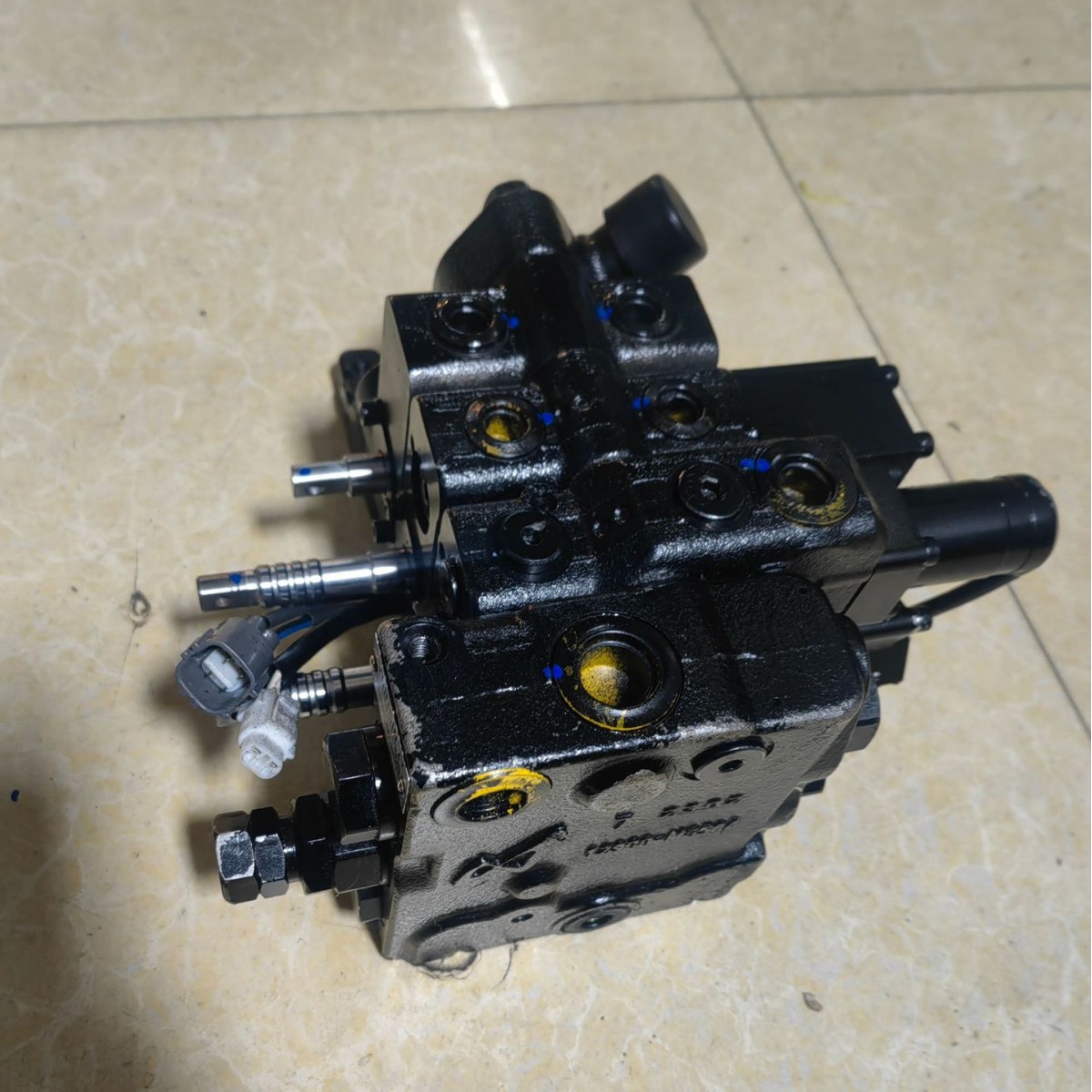 丰田叉车多路阀 67630-31091-71 67610-36561-71 67630-36561-71