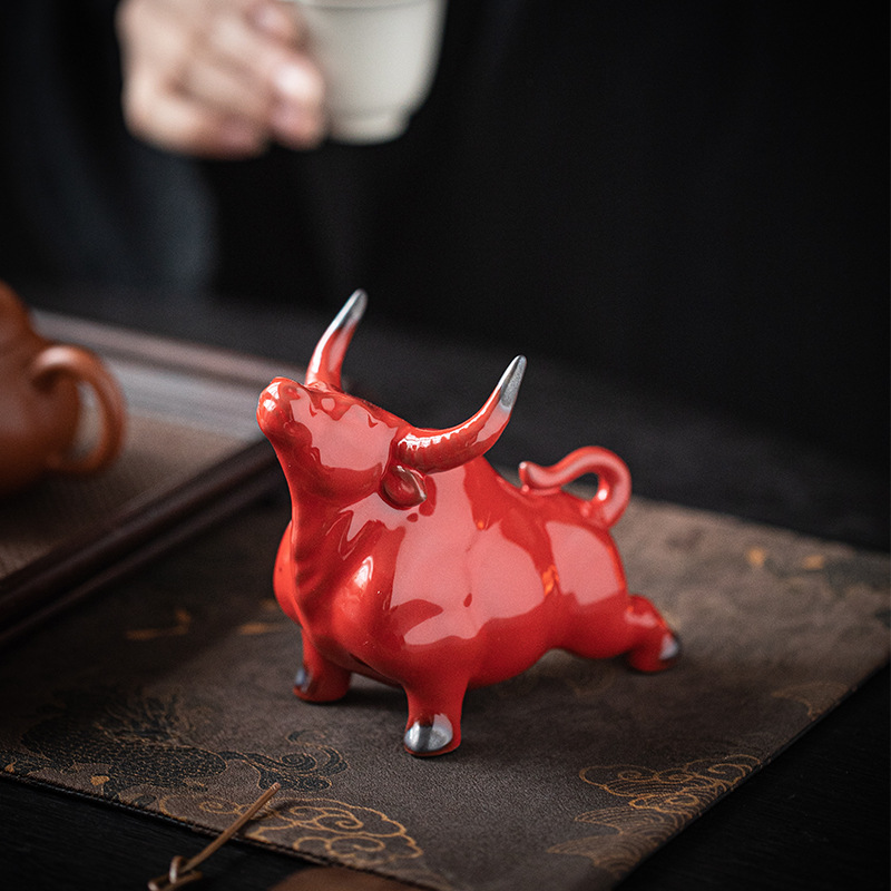 Arrogant ceramic red cow decoration lucky home living room antique shelf decoration Zodiac cow gift decoration