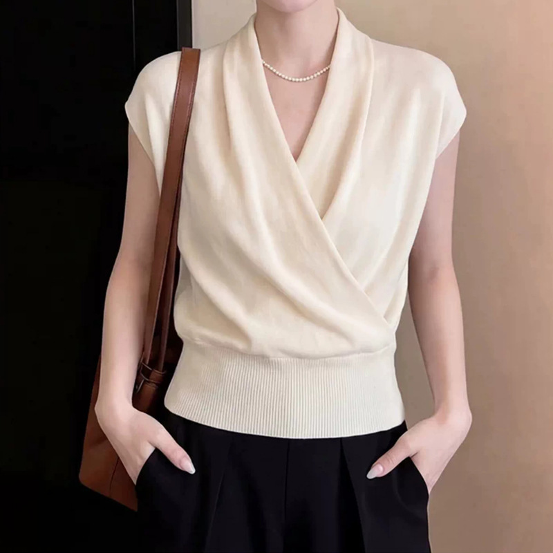 French-Style High-End V-Neck Cross-Over Sleeveless Knit Top for Women, 2026 New Summer Unique and Beautiful Thin Top