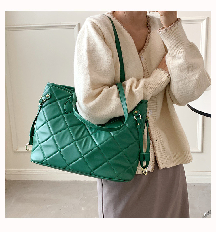 New Style Rhombus Shoulder Bag Trendy Fashion Portable Large Capacity Simple Tote Bag display picture 18