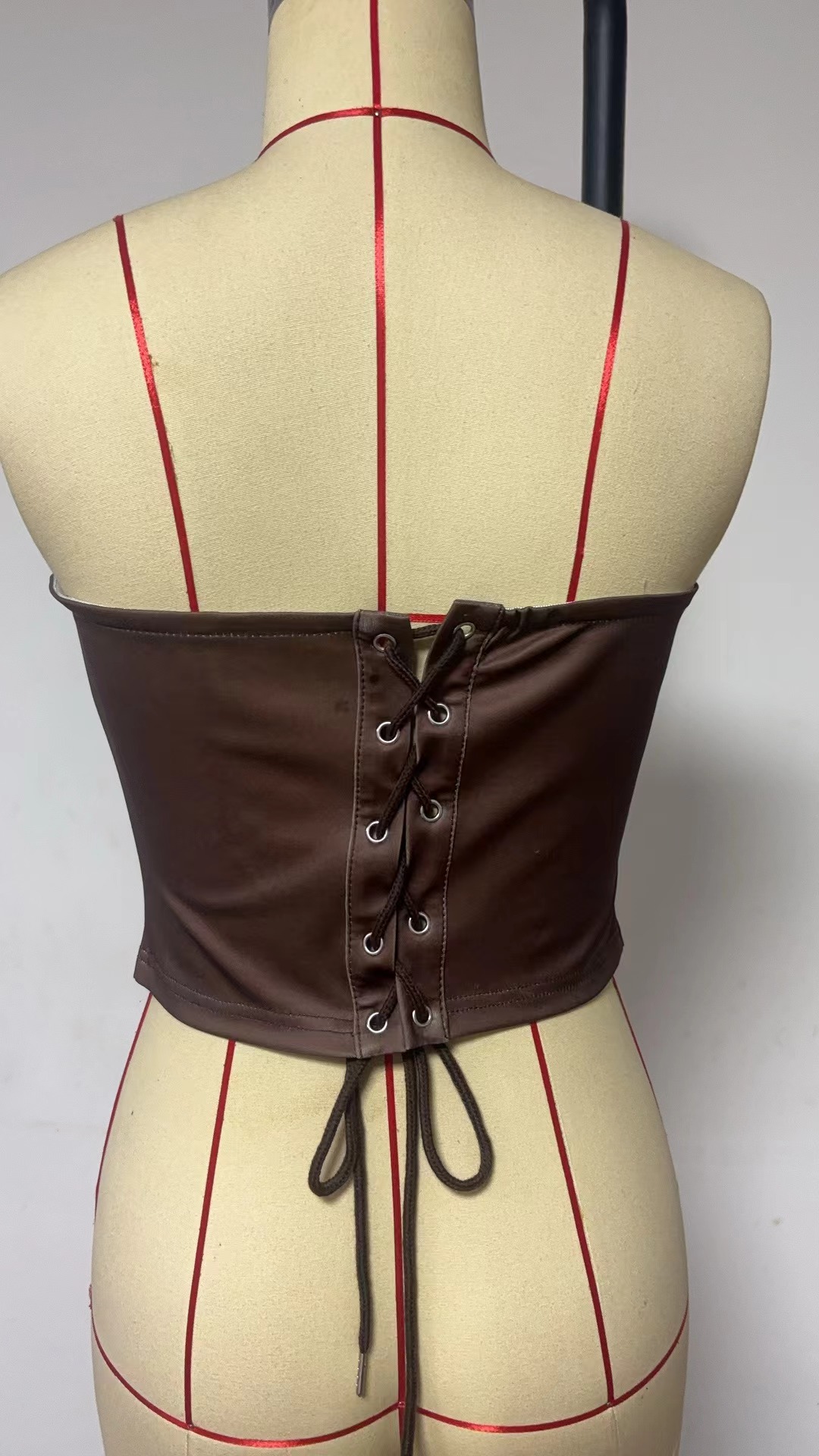 Top bandeau mujer marrón con estampado digital camiseta sin manga_voghion.com