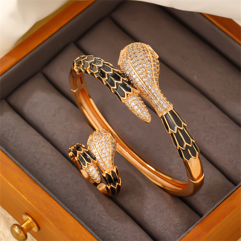Serpentijn sieradenset vol diamanten, zirkoon armband ring, lichte luxe persoonlijkheid, zware industrie luipaardkop_voghion.com