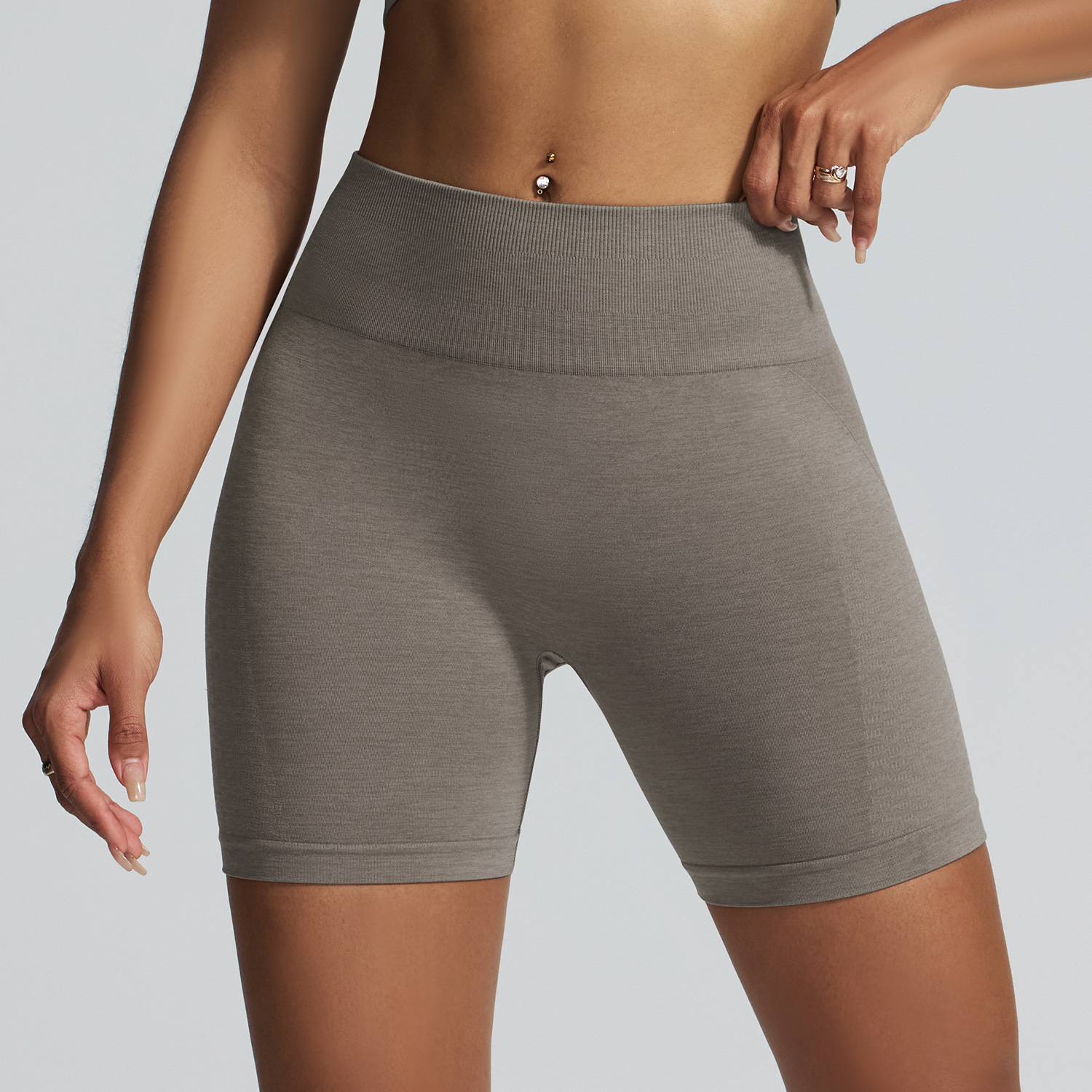 Nuevos pantalones de yoga ajustados transfronterizos, pantalones deportivos cationicos de secado rápido, pantalones cortos deportivos de tres puntos con jacquard sin costuras y cadera de melocotón