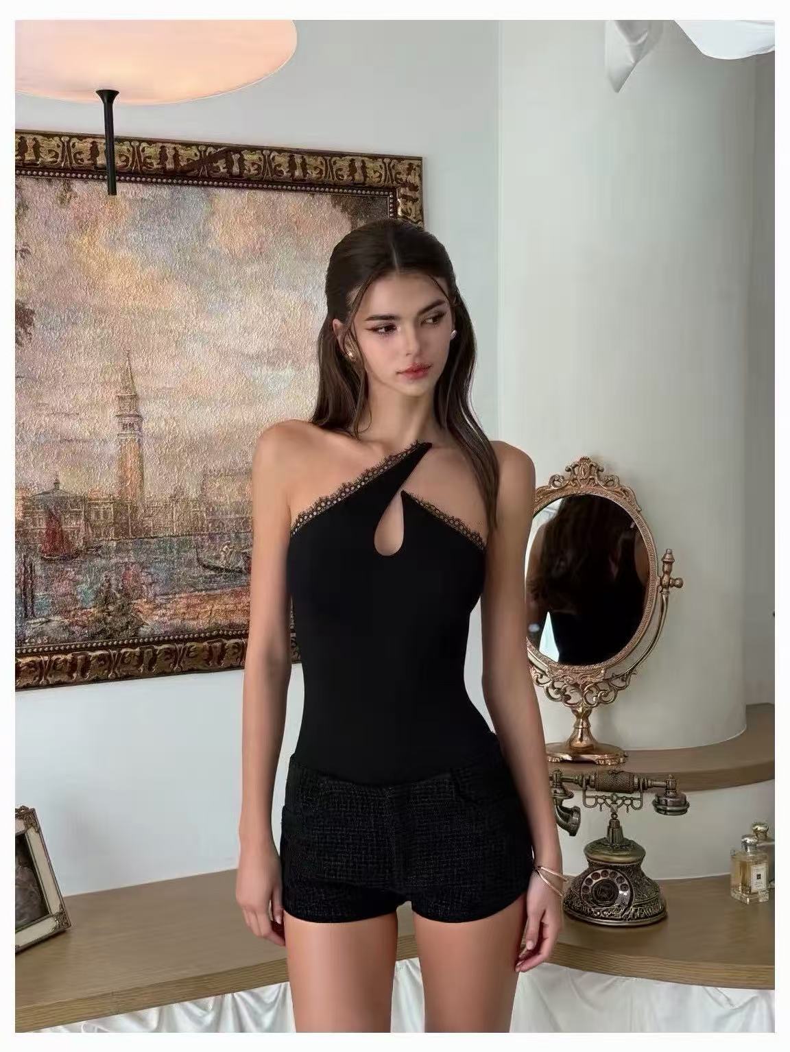 Diseño de nicho tailandés Curv * sexy hueco de hombro inclinado temperamento de diseño universal delgado camisole ins