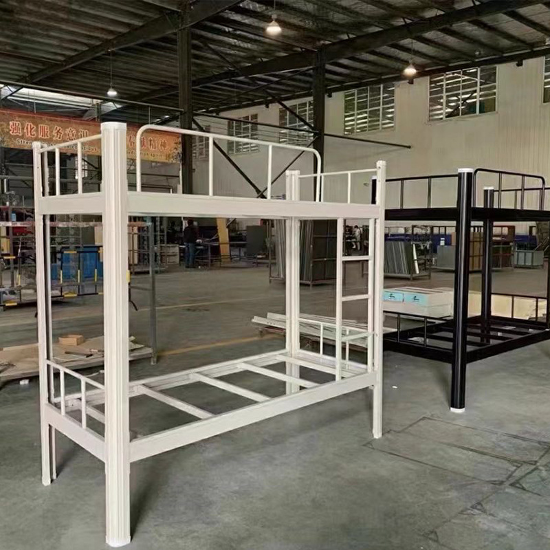 Camas de hierro para empleados, dormitorios de estudiantes, camas de hierro forjado, camas de acero altas y bajas, camas de acero prácticas en el sitio de construcción