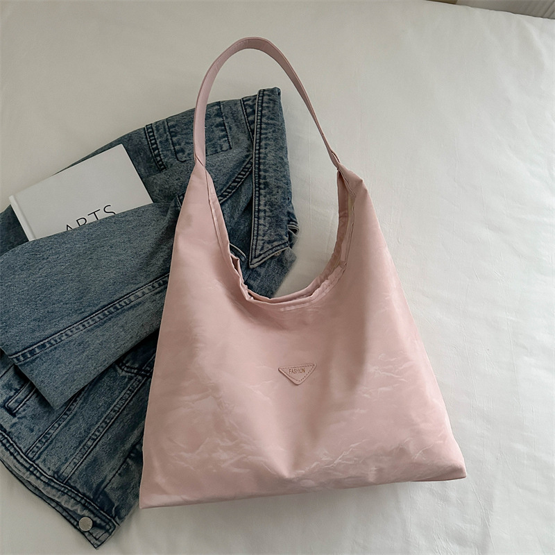 Bolso para mujeres 2024 nuevo este año popular bolsa de gran capacidad bolsa de hombro de verano universal bolsa de clase de estudiantes universitarios