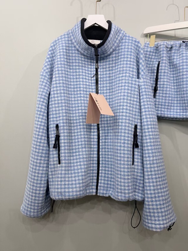 2026 new blue and white plaid stand-up collar zip-up short jacket for women, loose and casual, with a drawstring design 2026 new blue and white plaid stand-up collar zip-up short jacket for women, loose and casual, with a drawstring design